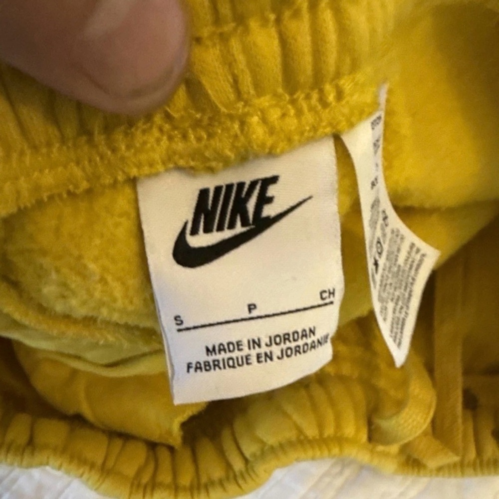 Nike GX Club Shorts BV2721-709 Vivid Sulfur/Vivid Sulfur Men's Size Large - Picture 3 of 10